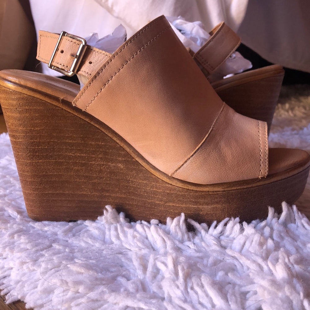 Barbara Barbier Nude Leather Wedges